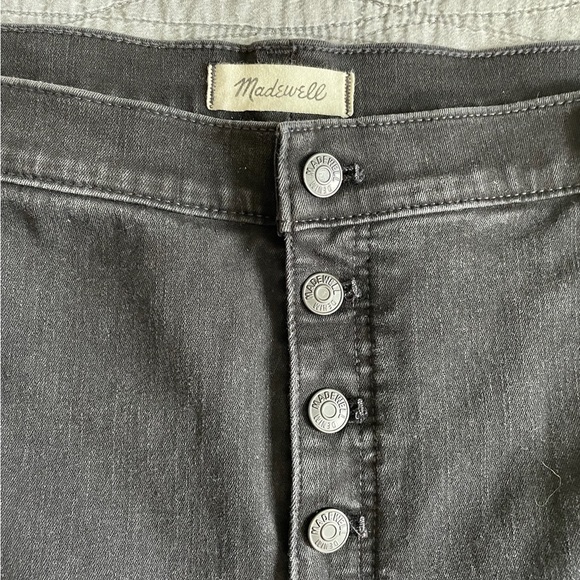 Madewell High Rise Distressed Raw Hem Black 10”Jeans Size 37P Plus Size - Picture 4 of 8